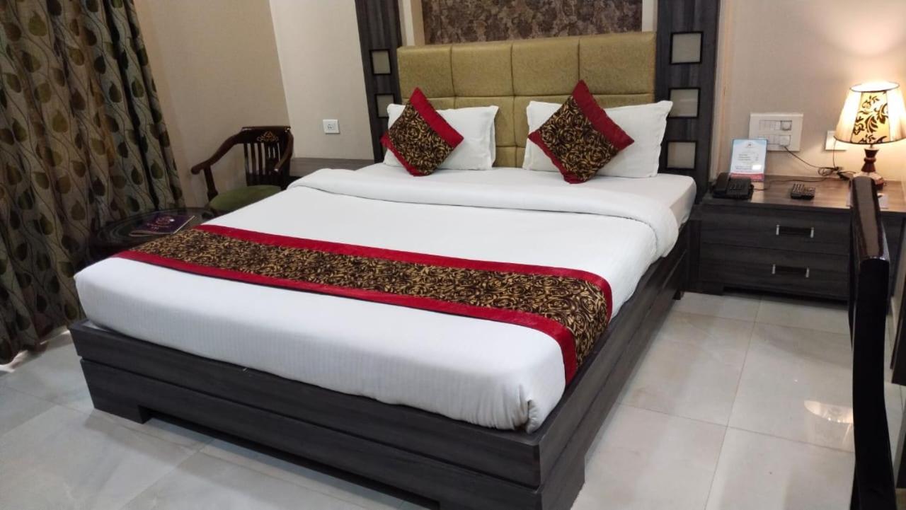 Ozas Grand Hotel Varanasi