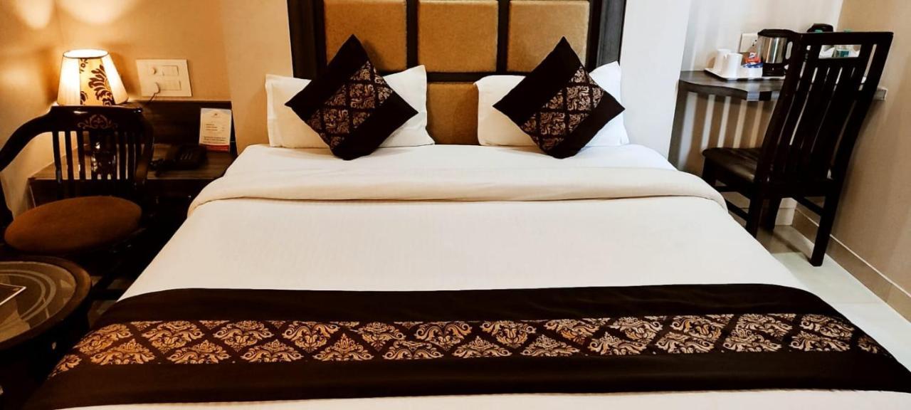 Ozas Grand Varanasi