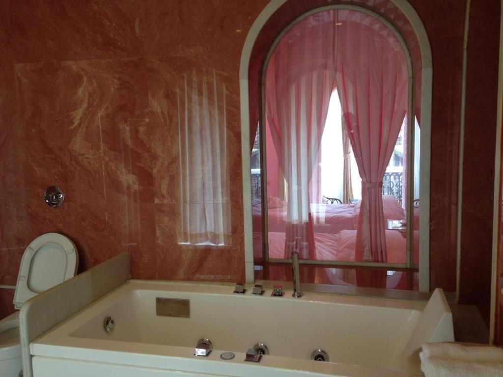 Rose Heritage Bed & Breakfast