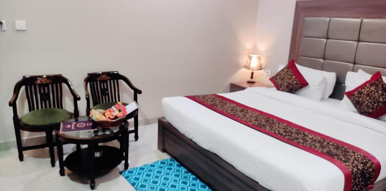 Hotel Ozas Grand Varanasi