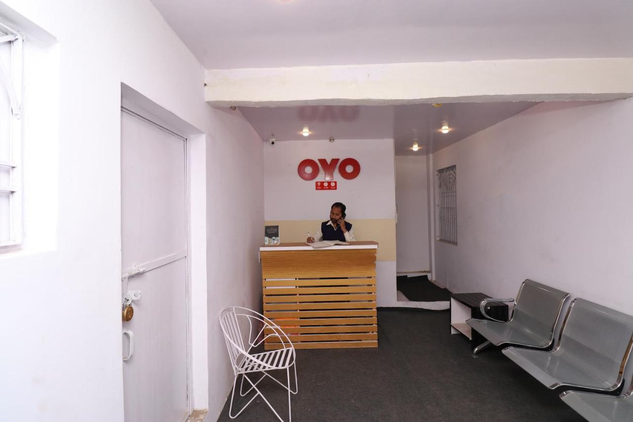 Oyo Jee's Hotel