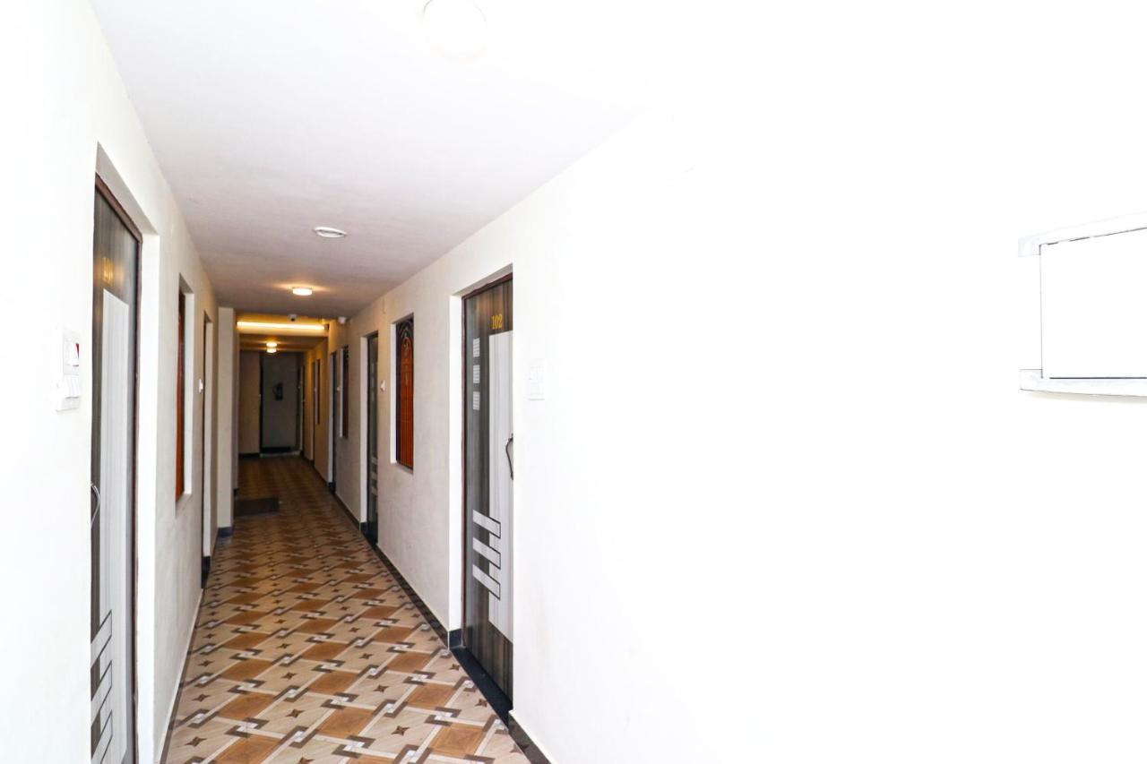 Oyo Jee's Hotel