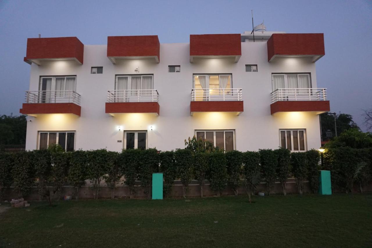 Banaras Resort *