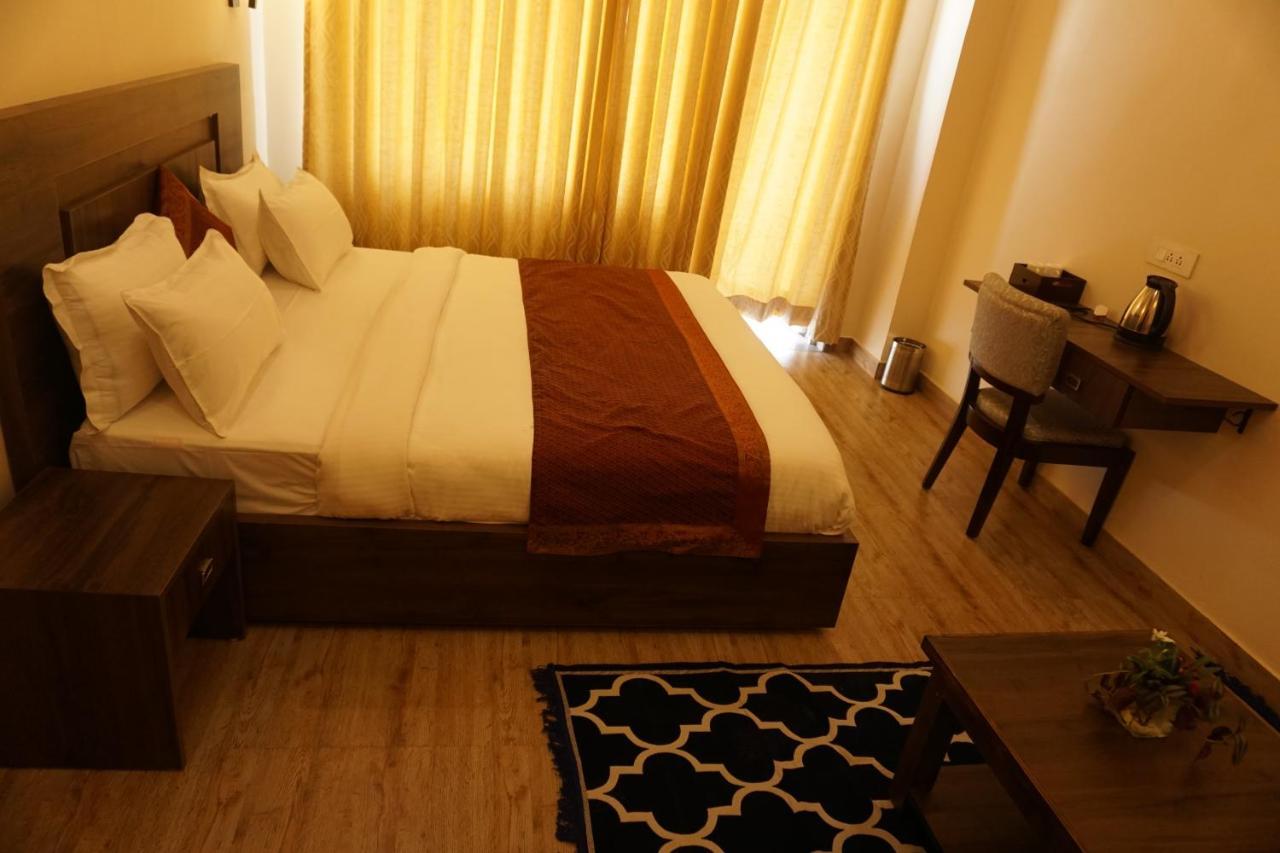Banaras Resort *