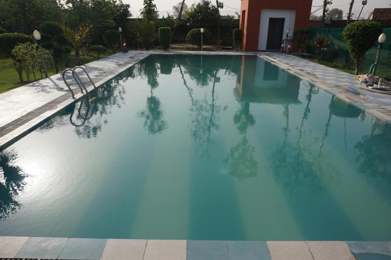 Banaras Resort *
