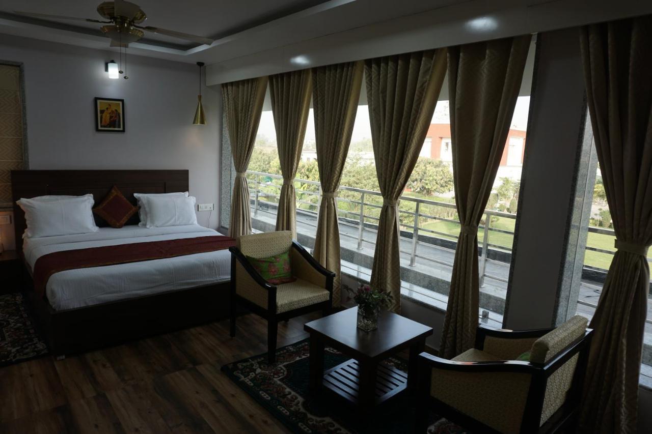 Banaras Resort *