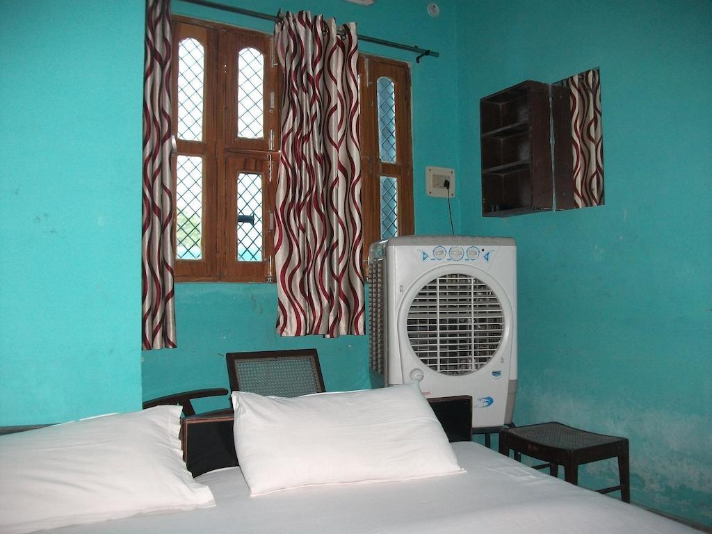 Hare Rama Hare Krishna Hotel 2*