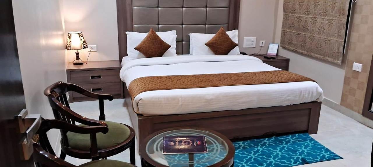 Ozas Grand Varanasi