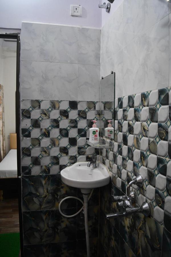 Shivohm Homestay 400 Mtrs From Kashi Vishwanath Temple
