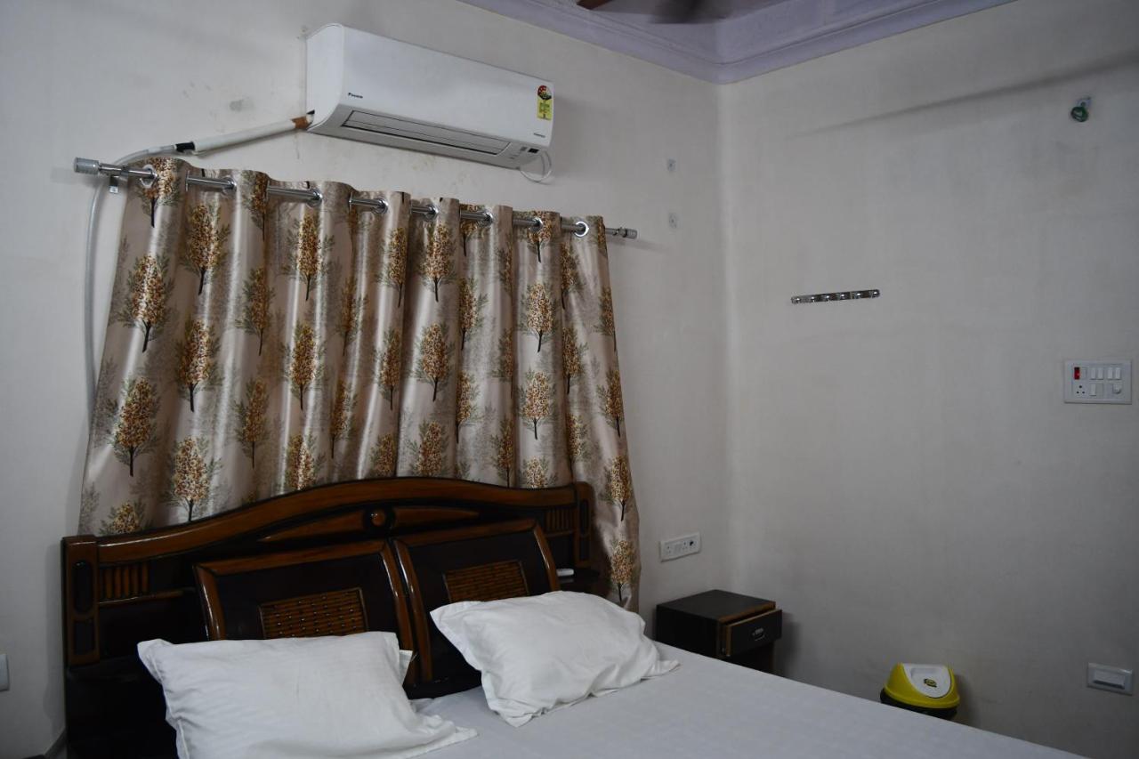 Shivohm Homestay 400 Mtrs From Kashi Vishwanath Temple *
