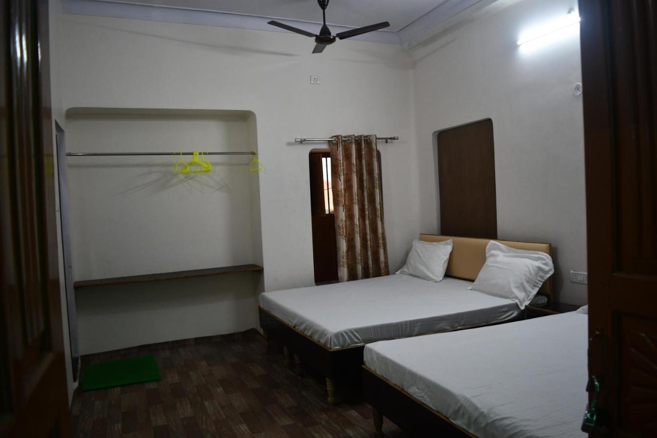 Shivohm Homestay 400 Mtrs From Kashi Vishwanath Temple