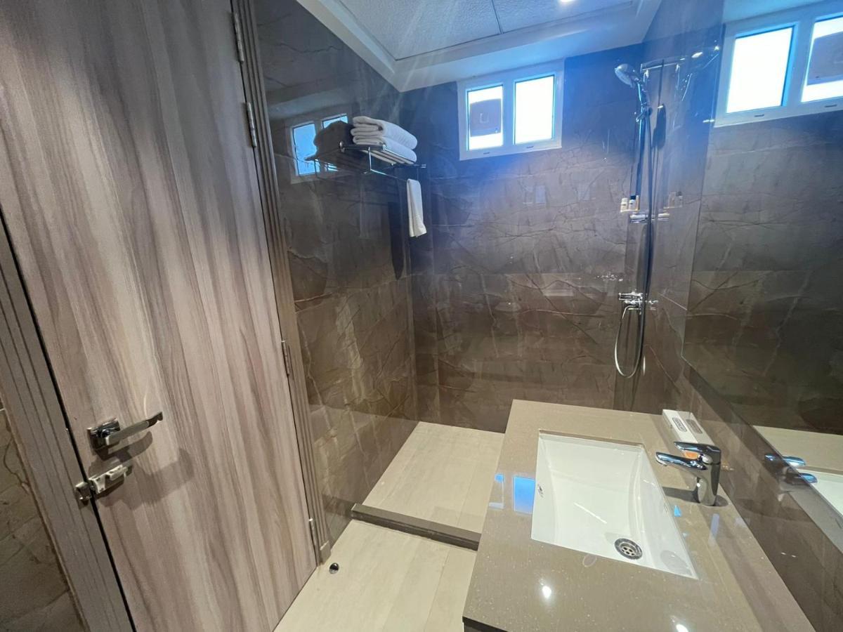 The Royal Vista 3*