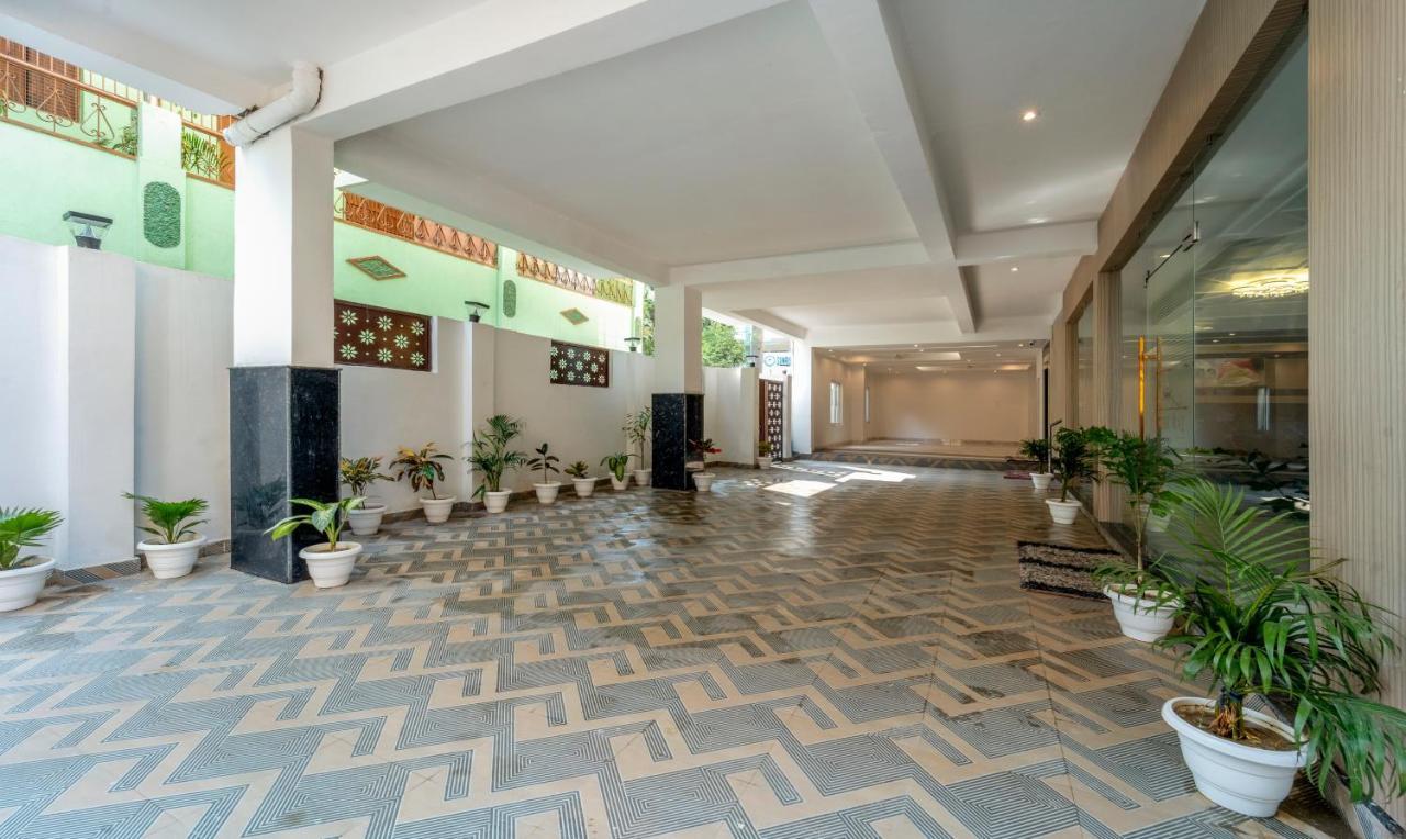 Treebo Raj Palace Hotel