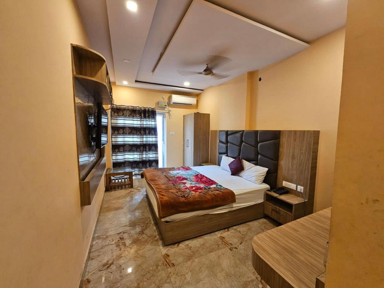 Aditya 2* Varanasi