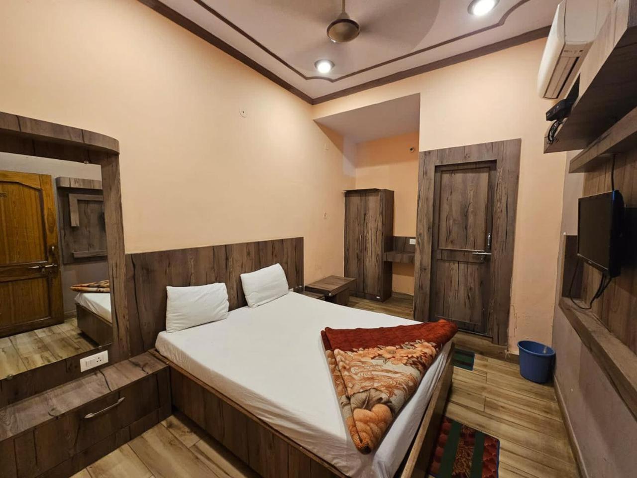 Aditya Hotel
