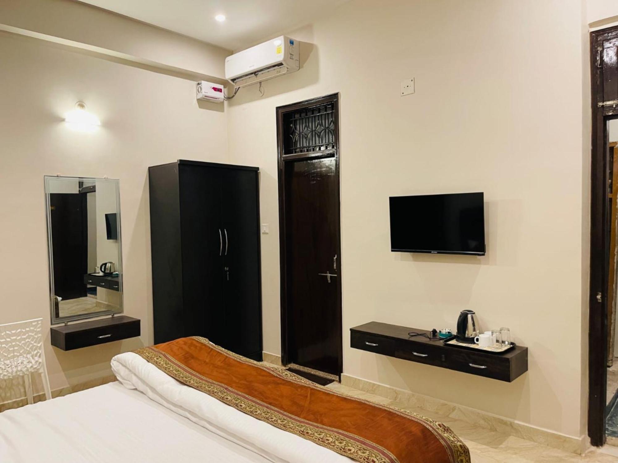 Goroomgo Banaras Near Ganga Ghat Hotel 3*
