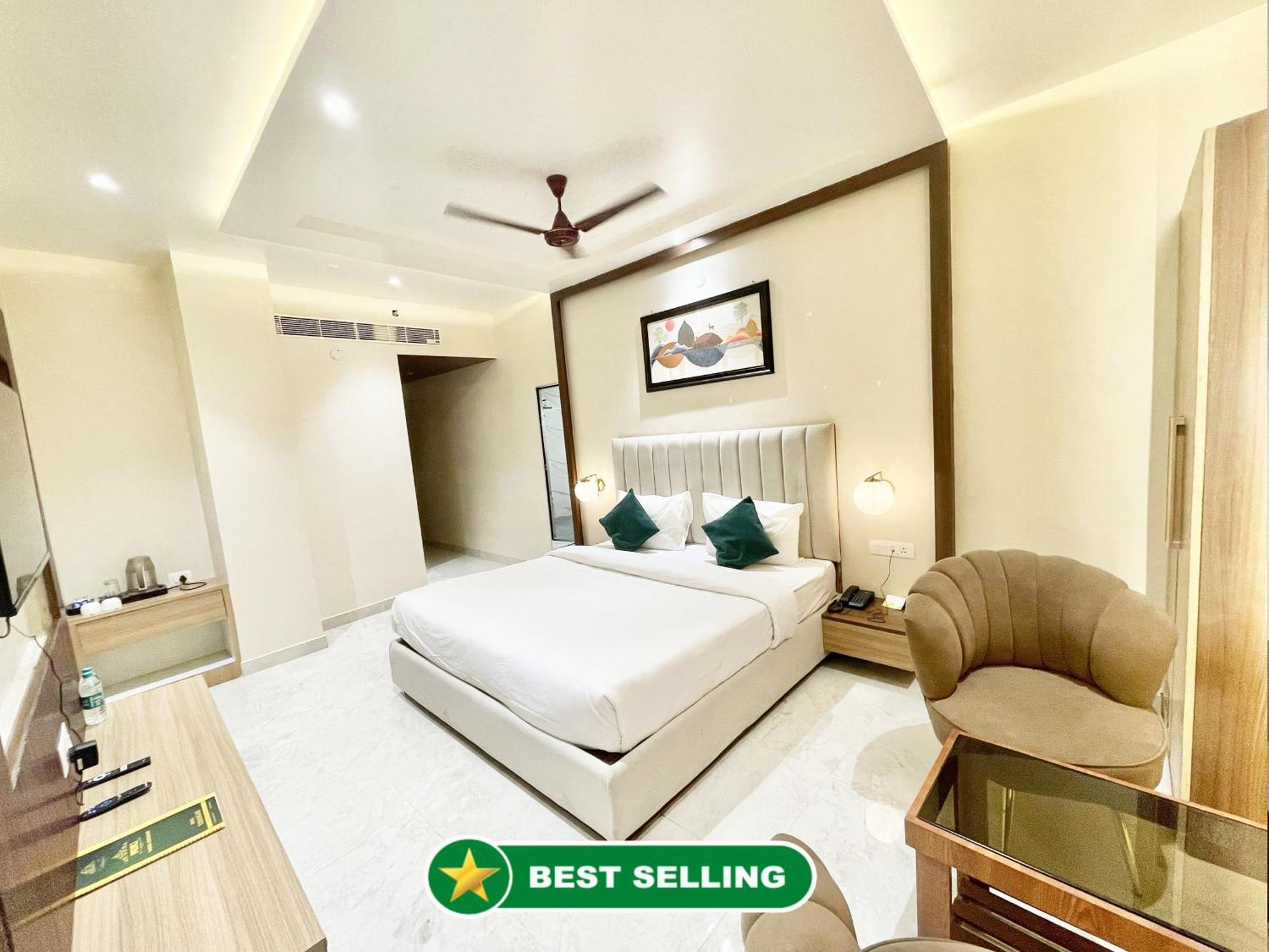 Vedangam ! - Foreigner's Choice ! Fully Air-conditioned With Parking Availability, Near Kashi Vishwanath Temple, And Ganga Ghat 4*