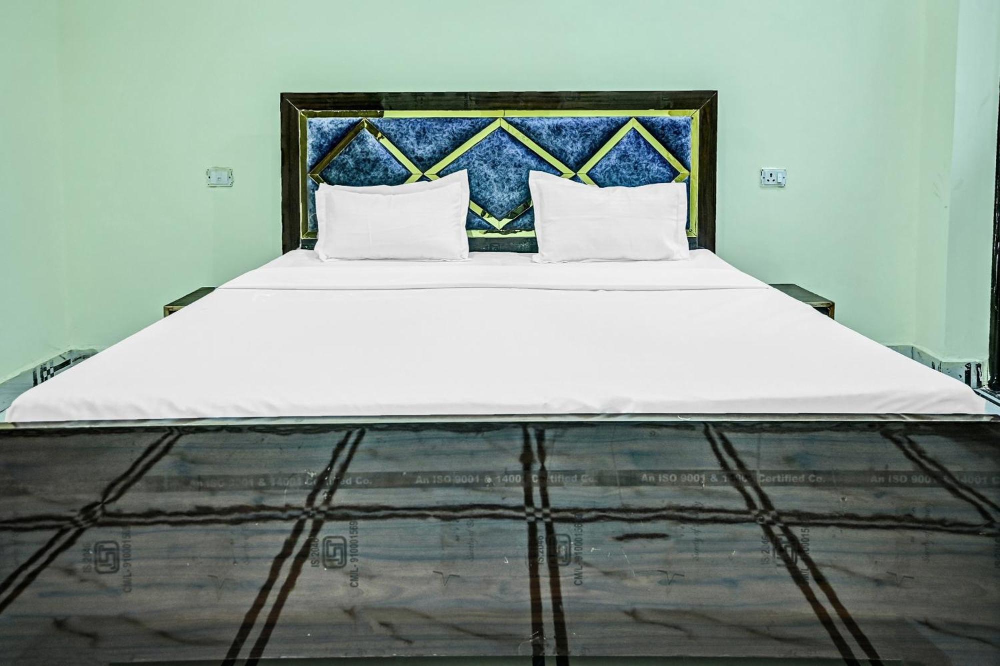 Oyo Flagship Tara Hotel 4*