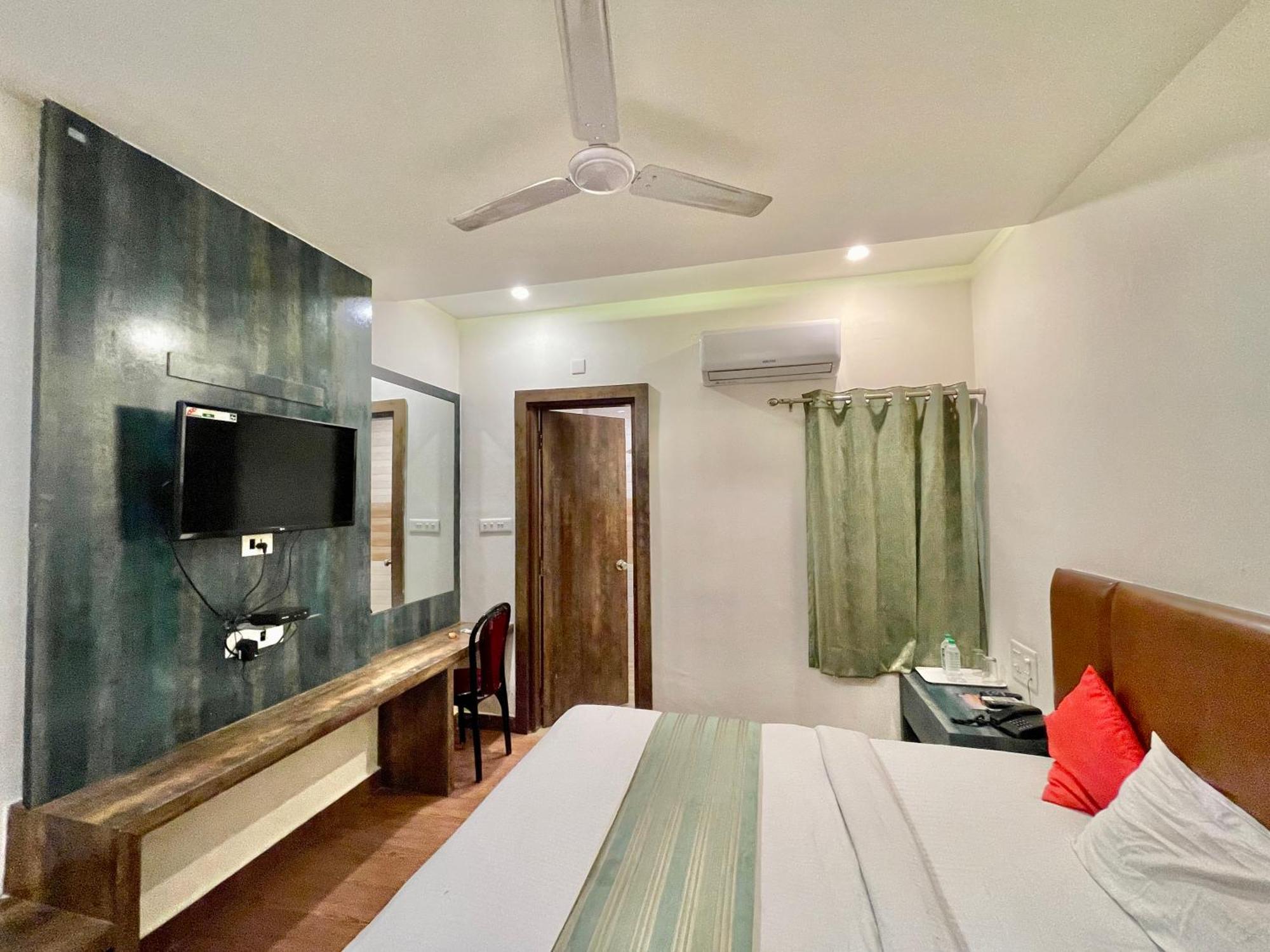 Janaki ! ! होटल जानकी - హోటల్ జానకి Fully-air-conditioned-hotel Family-friendly-hotel, Near-kashi-vishwanath-temple And Ganga Ghat 4* Varanasi