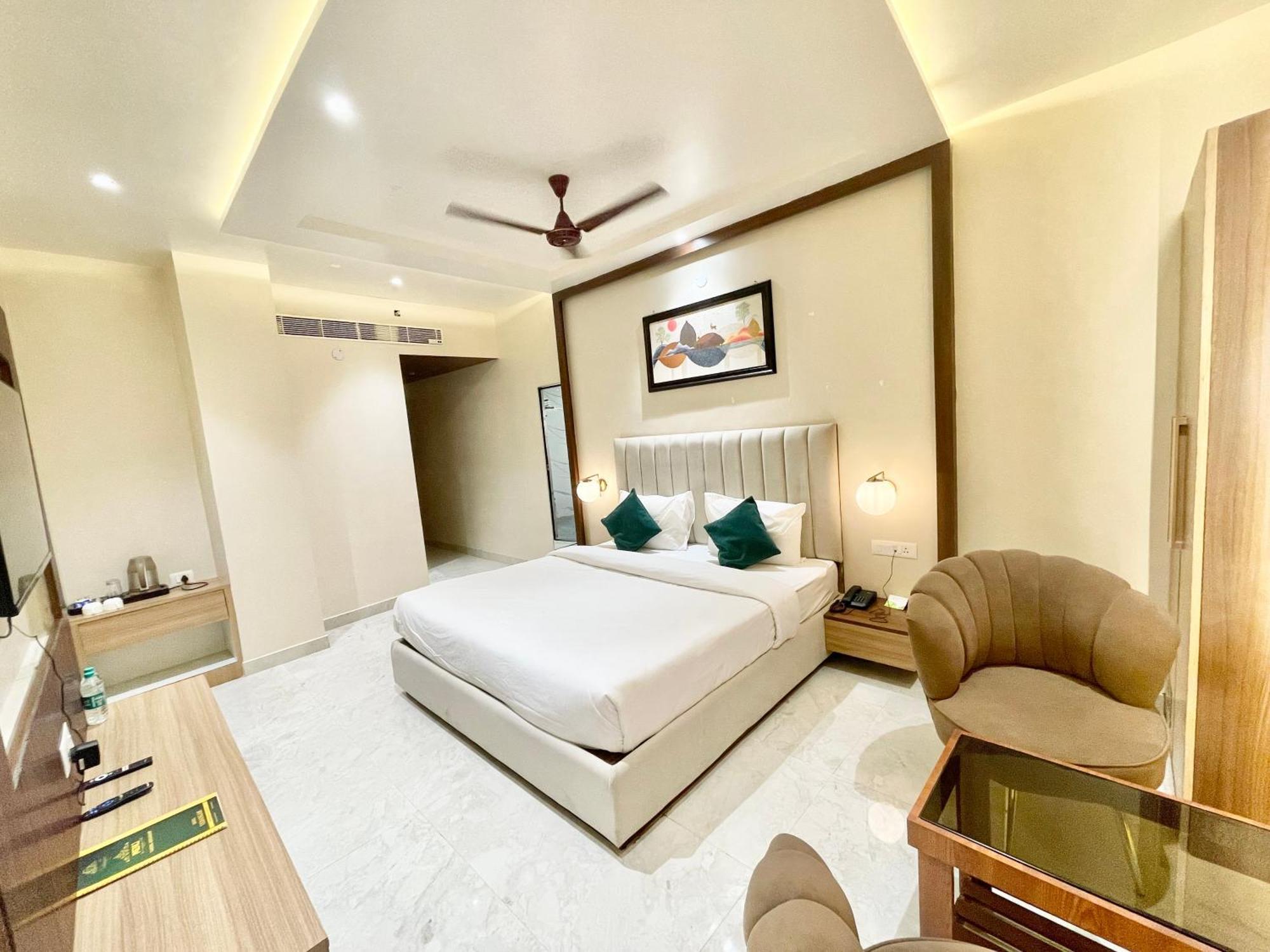Vedangam ! - Foreigner's Choice ! Fully Air-conditioned With Parking Availability, Near Kashi Vishwanath Temple, And Ganga Ghat 4*