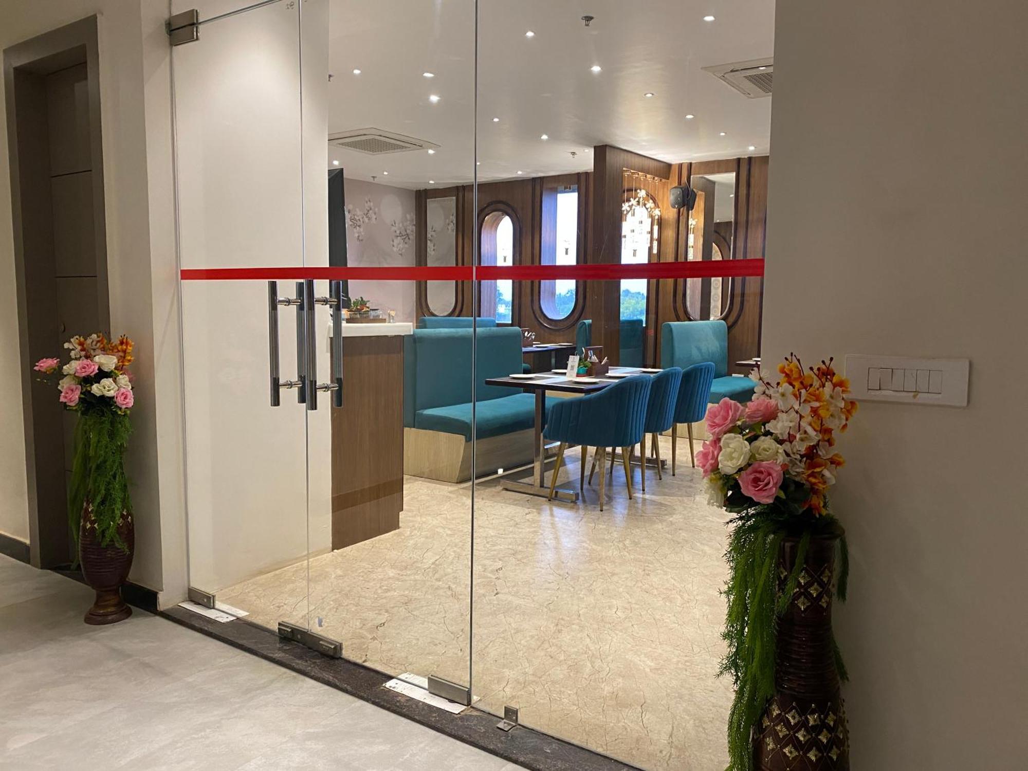 Sujata Hotel 3*