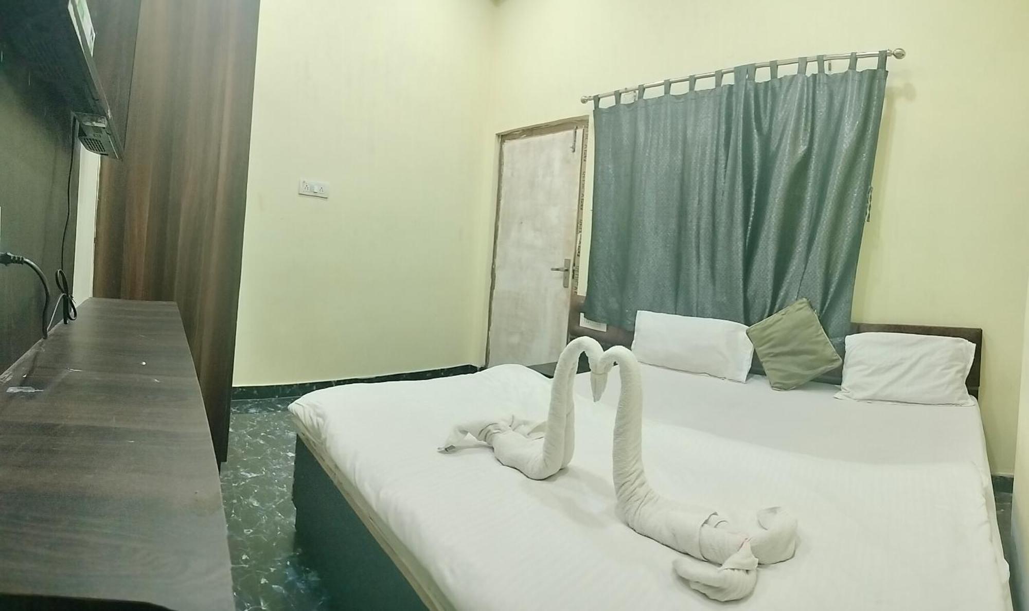Shivala Grand Guest house *
