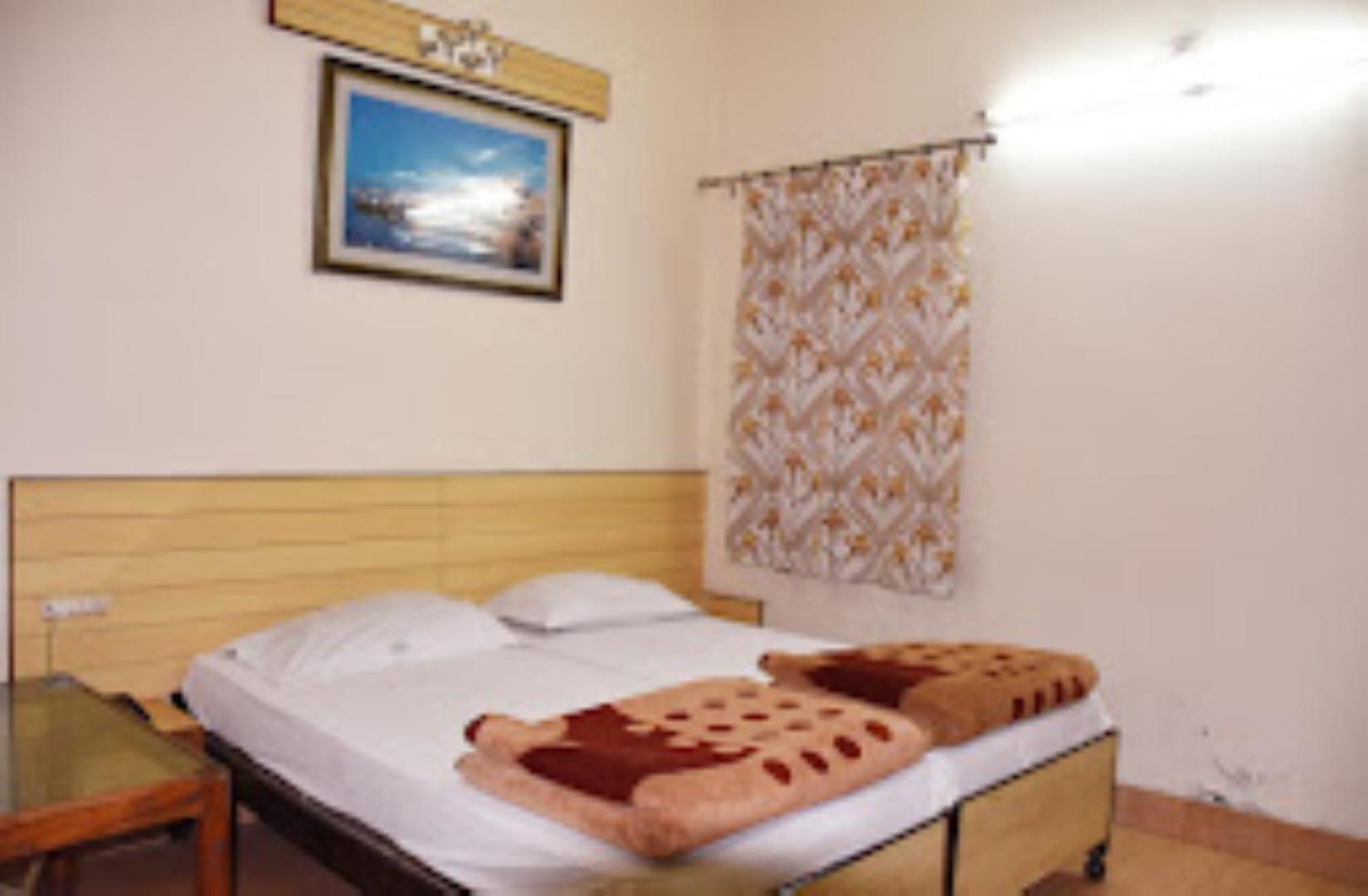 Aditya Inn, Hotel 3*
