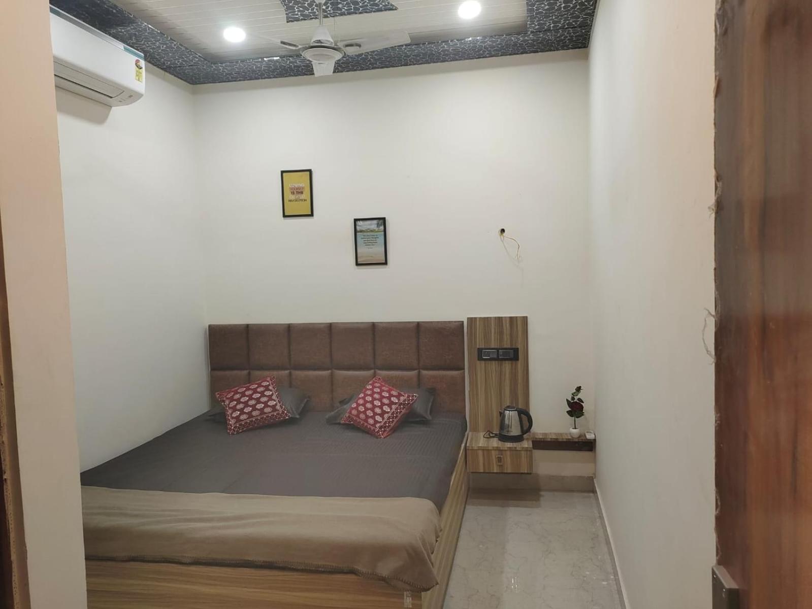 Varanasi Holiday Stay