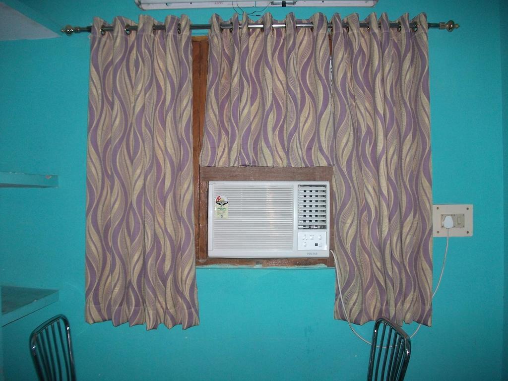 Hare Rama Hare Krishna Hotel 2*