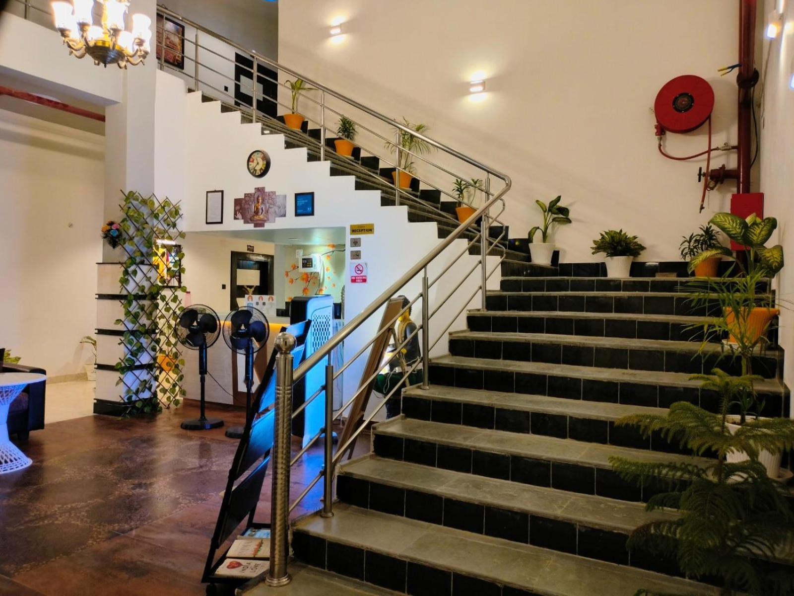 Buddha Park, Paharia, Hotel Varanasi
