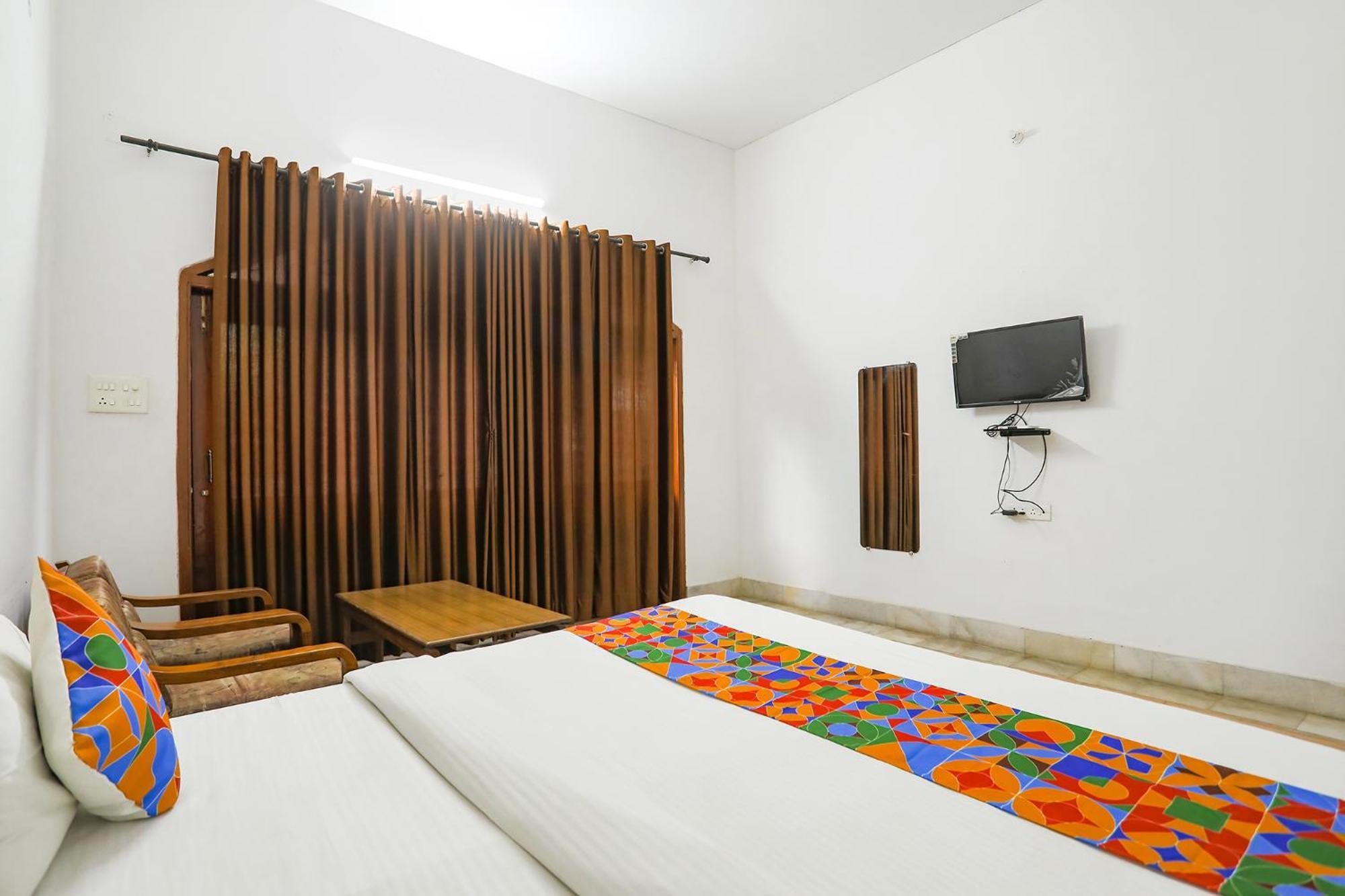 Hotel Fabexpress Prashansa Palace Varanasi