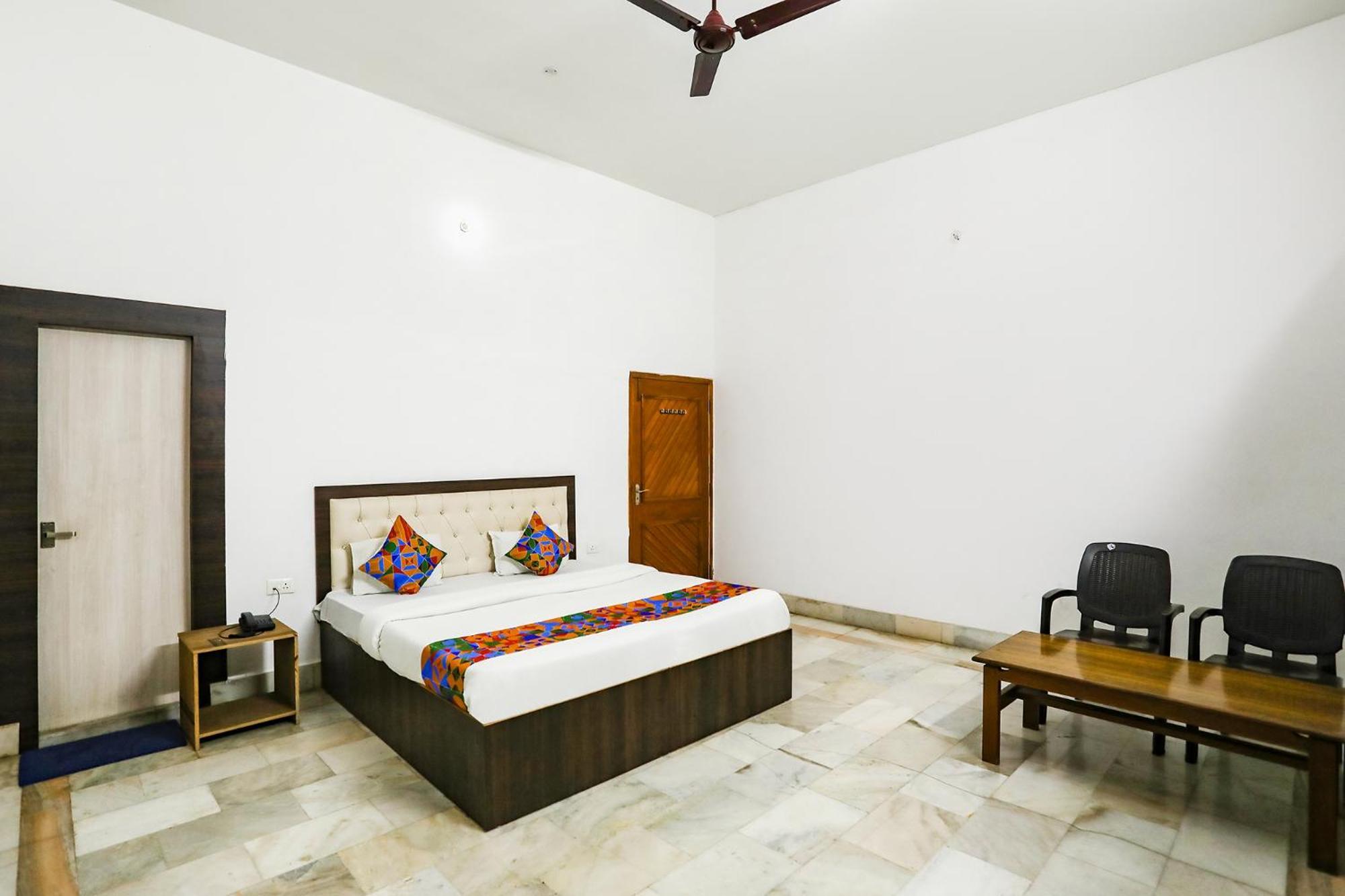 Fabexpress Prashansa Palace Hotel Varanasi