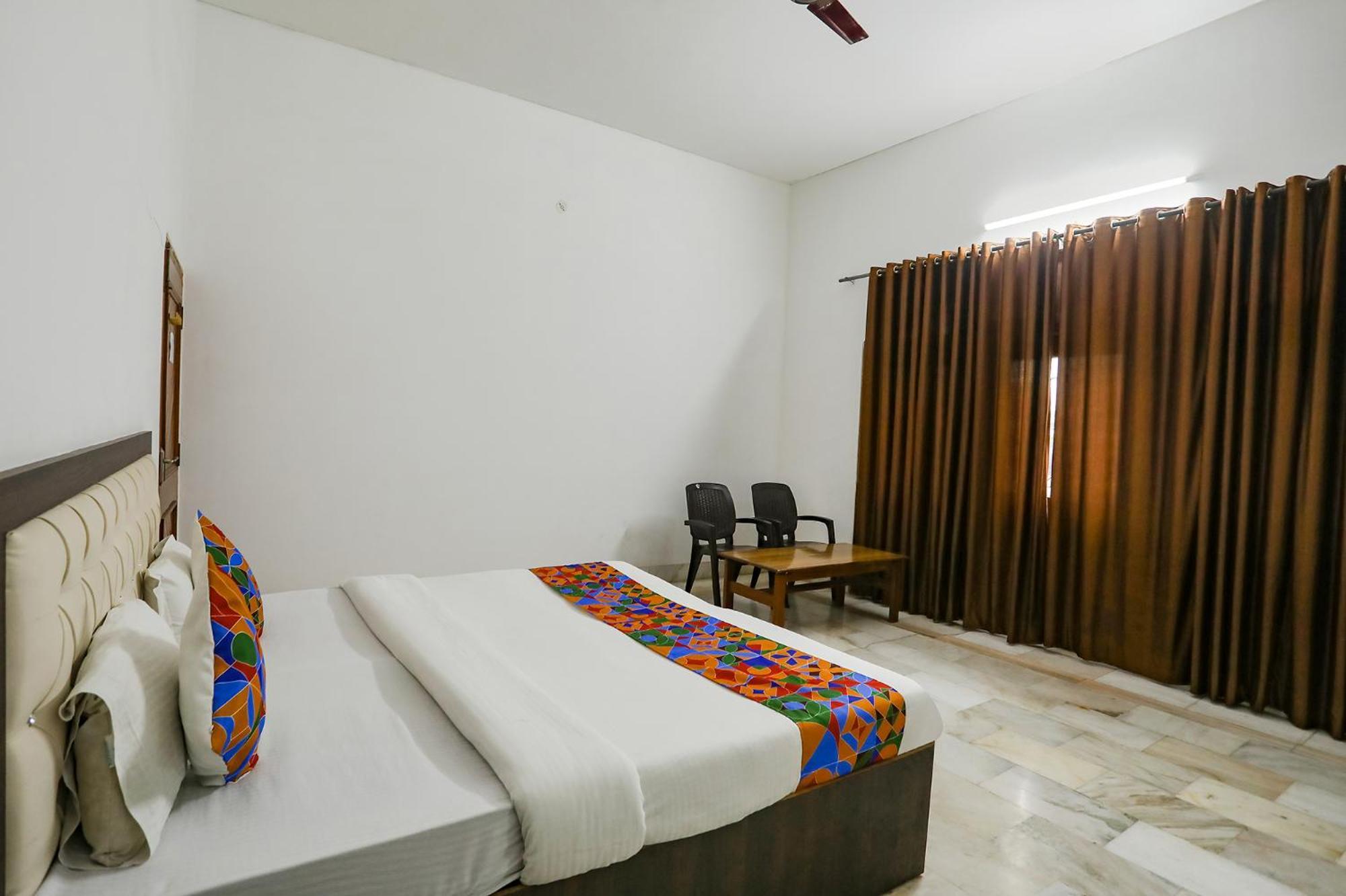 Fabexpress Prashansa Palace Hotel Varanasi