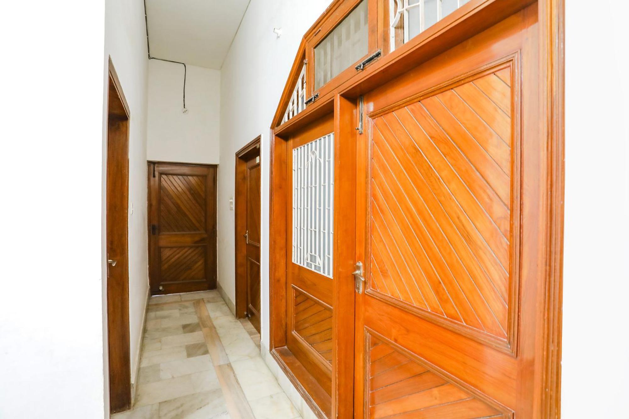 Fabexpress Prashansa Palace Hotel Varanasi
