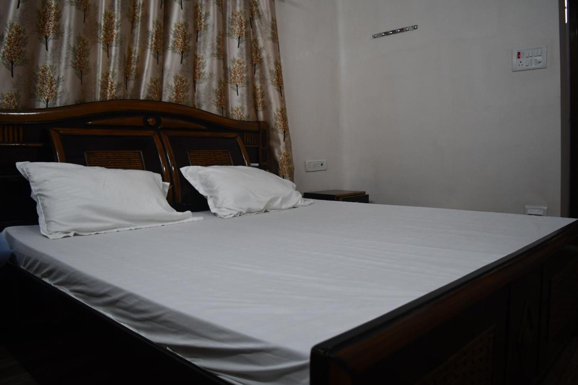 Shivohm Homestay 400 Mtrs From Kashi Vishwanath Temple *