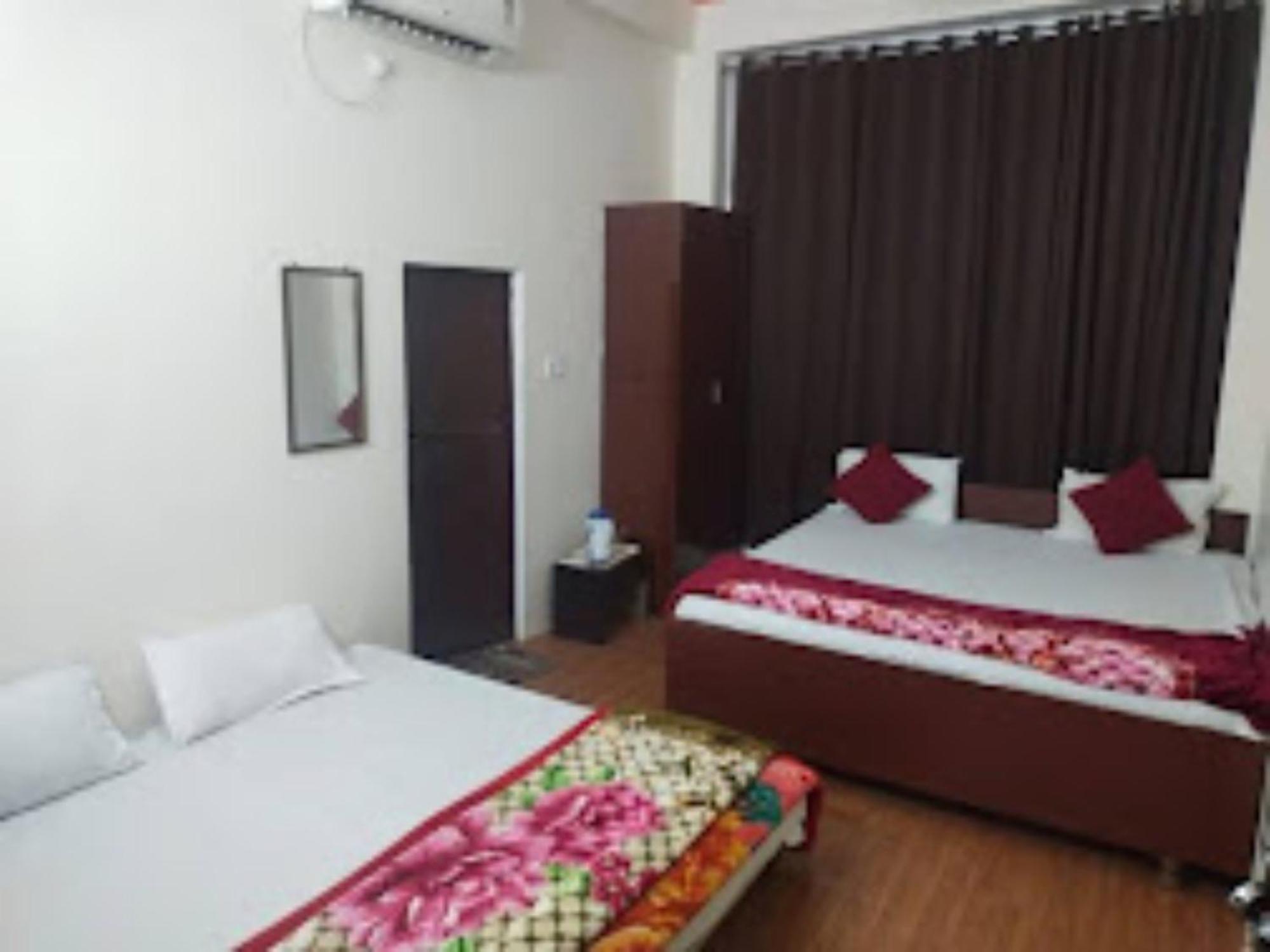 Goroomgo Paradise - Parking & Restaurant Available - Perfect Location And Comfortable Hotel Varanasi