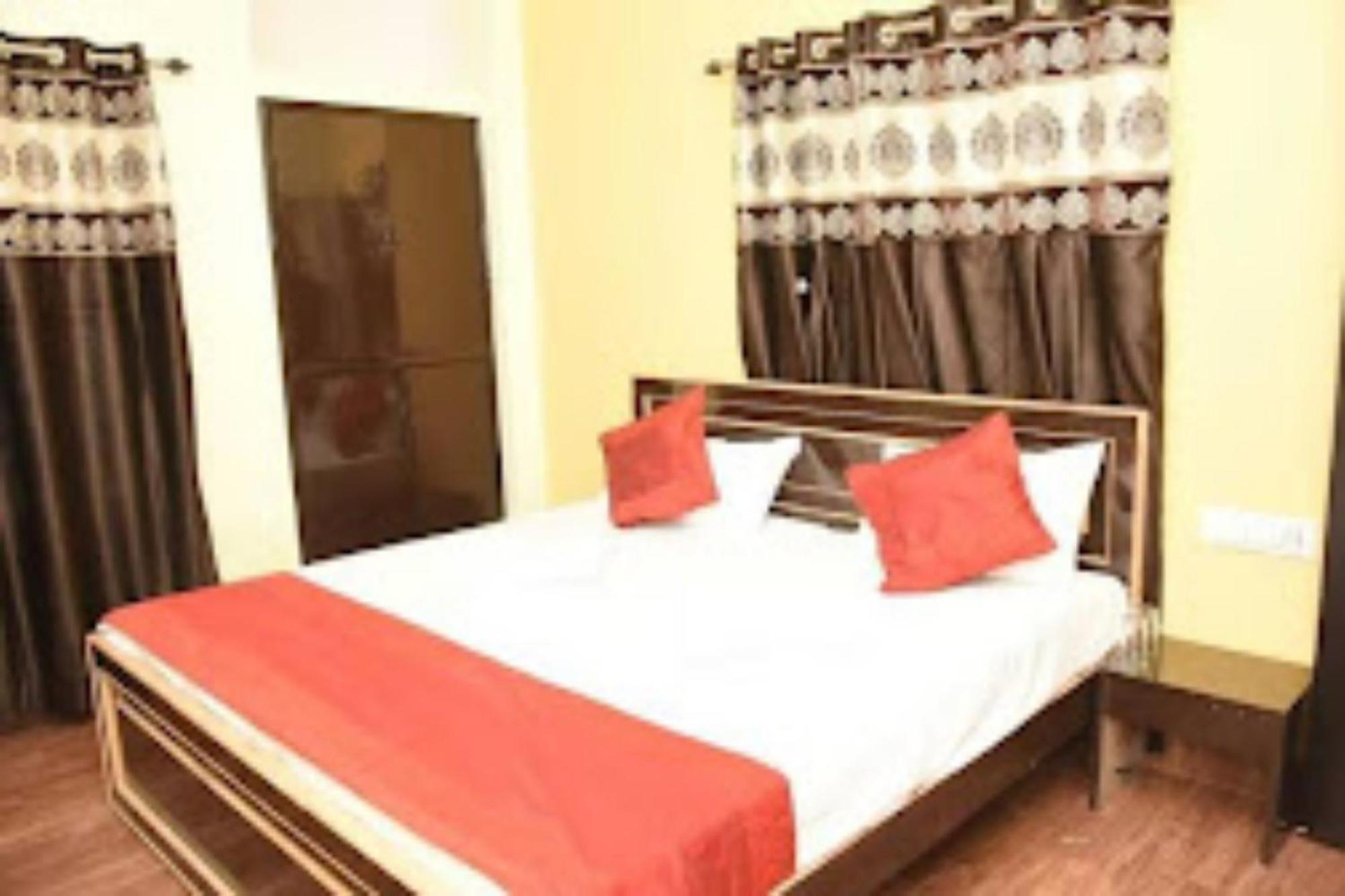 Goroomgo Paradise - Parking & Restaurant Available - Perfect Location And Comfortable 3*