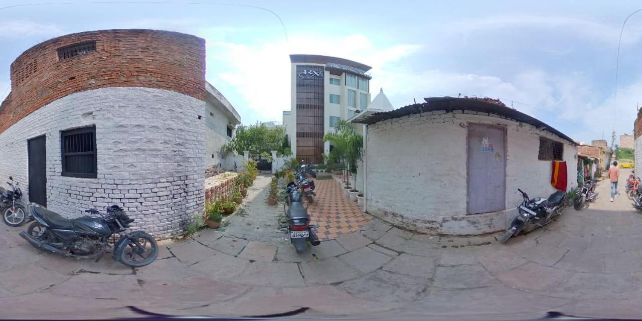 Hotel The Royal Vista 3*