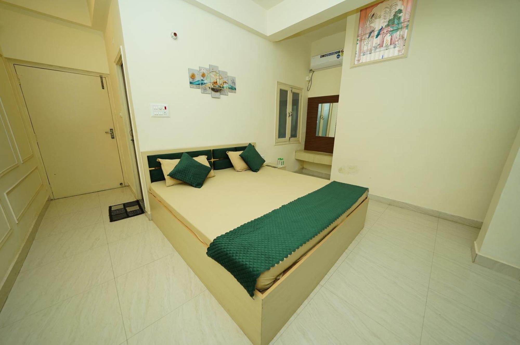 Hostel Golden Lotus Kashi
