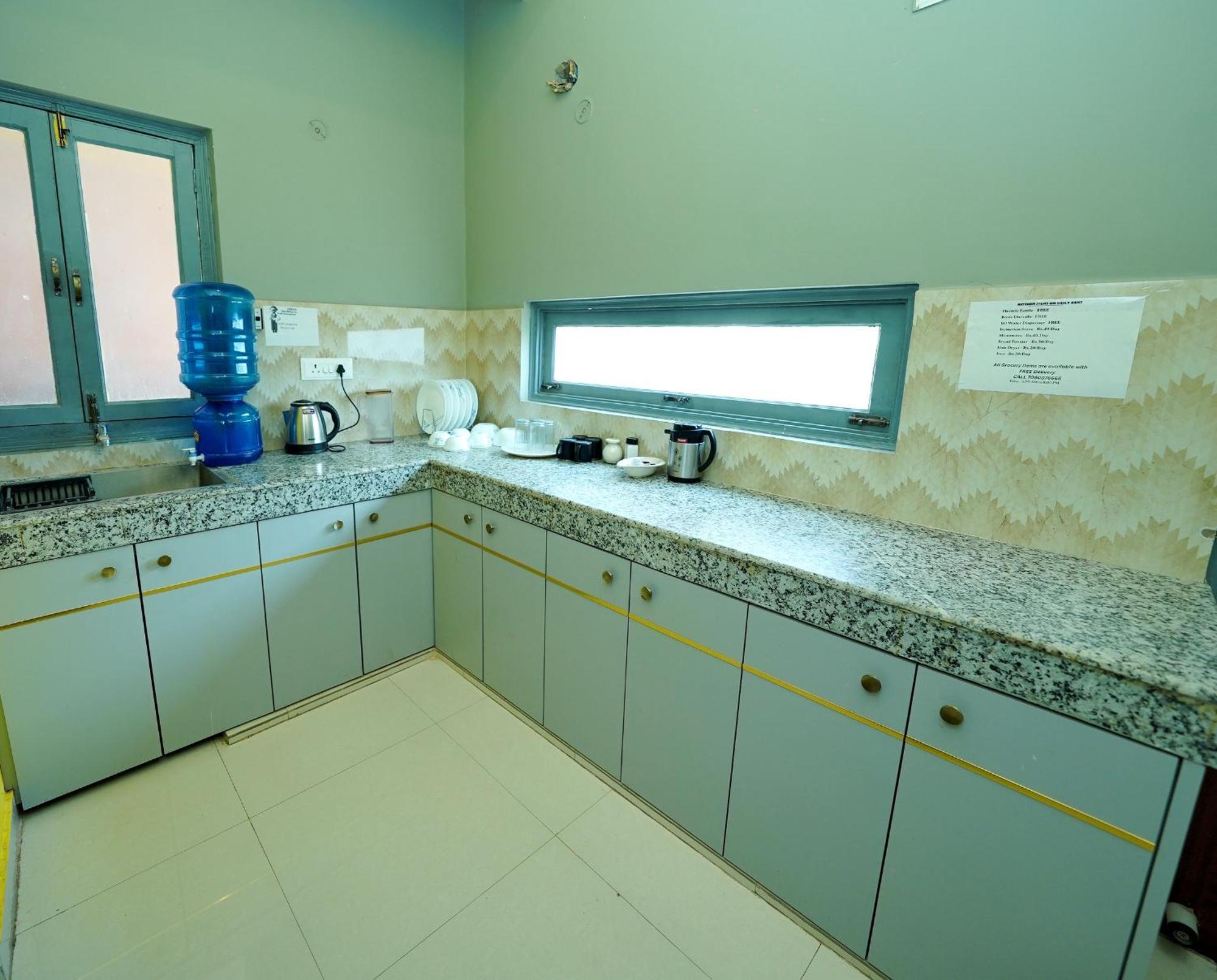 Hostel Golden Lotus Kashi