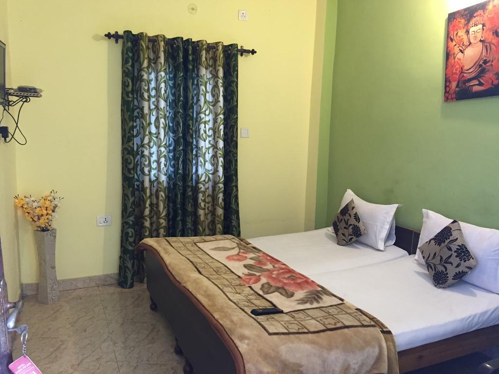 Aanvi Guest house *