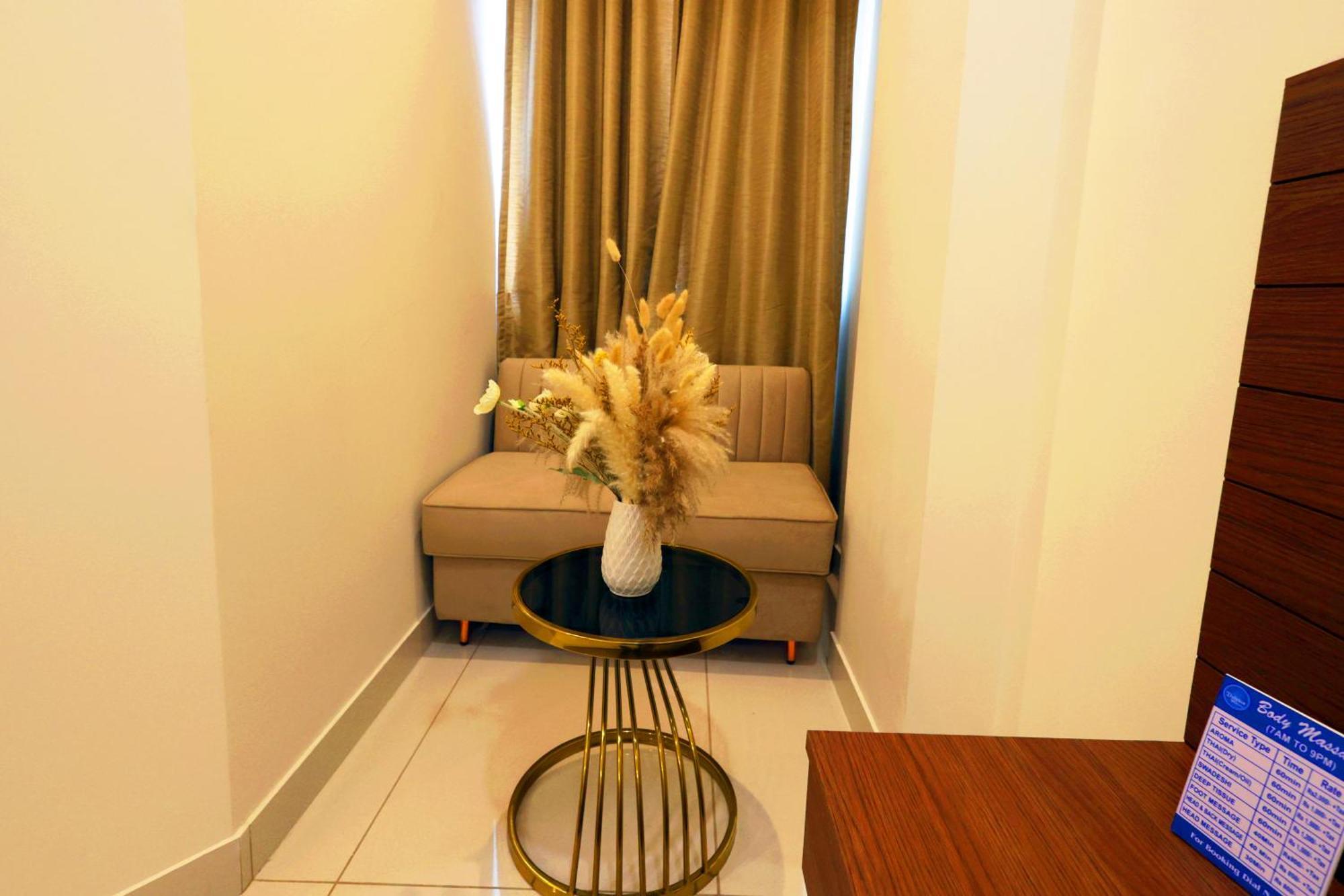 Dolphin International 3*