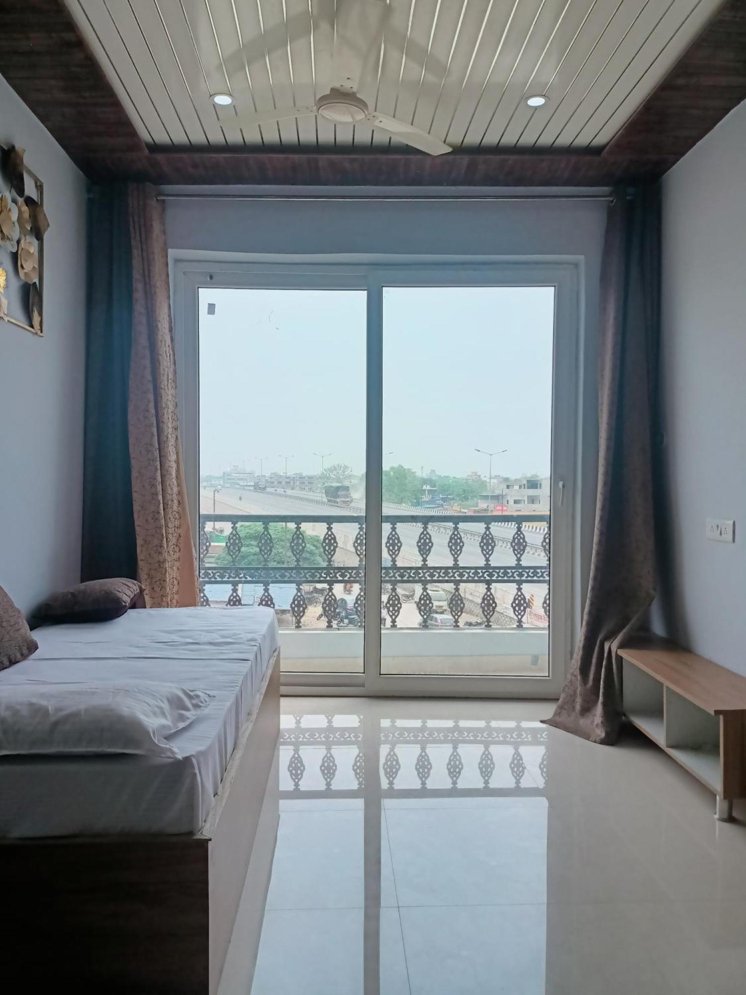 Guest house Kaushik *