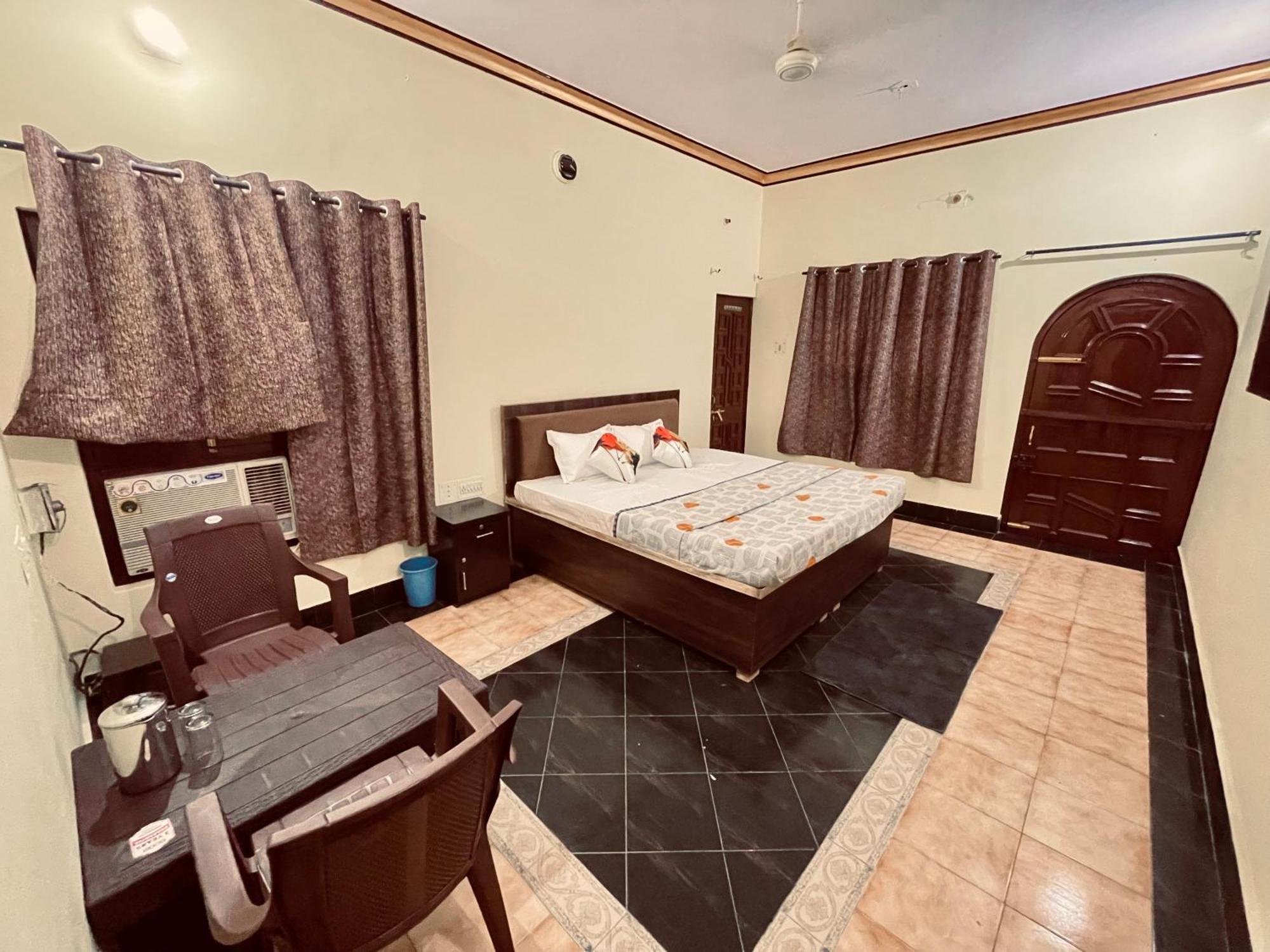 Tridev Homestay *
