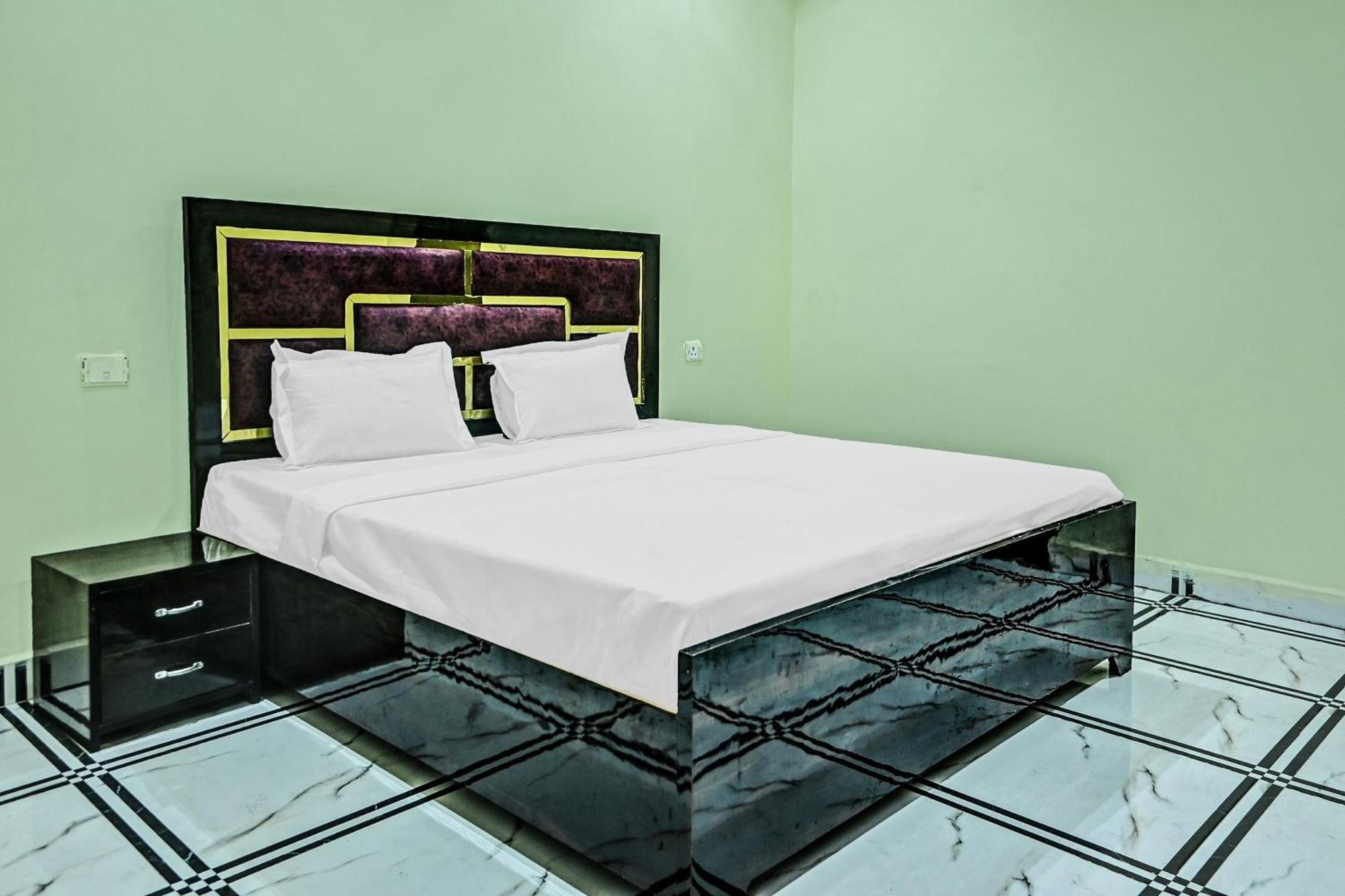 Oyo Flagship Tara Hotel 4*