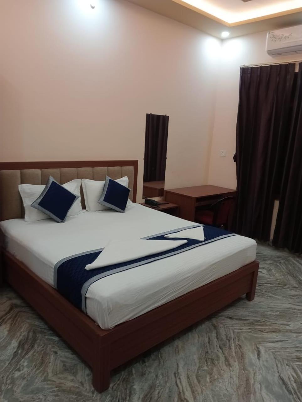 Varanasi Group Of Hotels !! Top Rated & Most Awarded Property In Varanasi !! 4* Varanasi