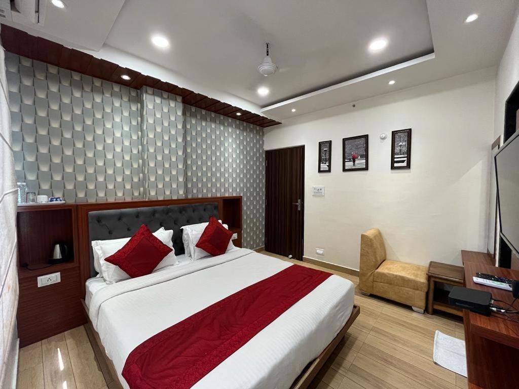 Varanasi Group Of Hotels !! Top Rated & Most Awarded Property In Varanasi !! Hotel
