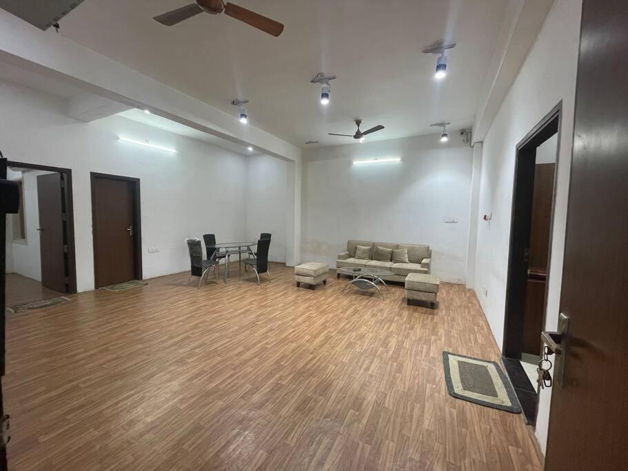 Ganga 2 Apartment *