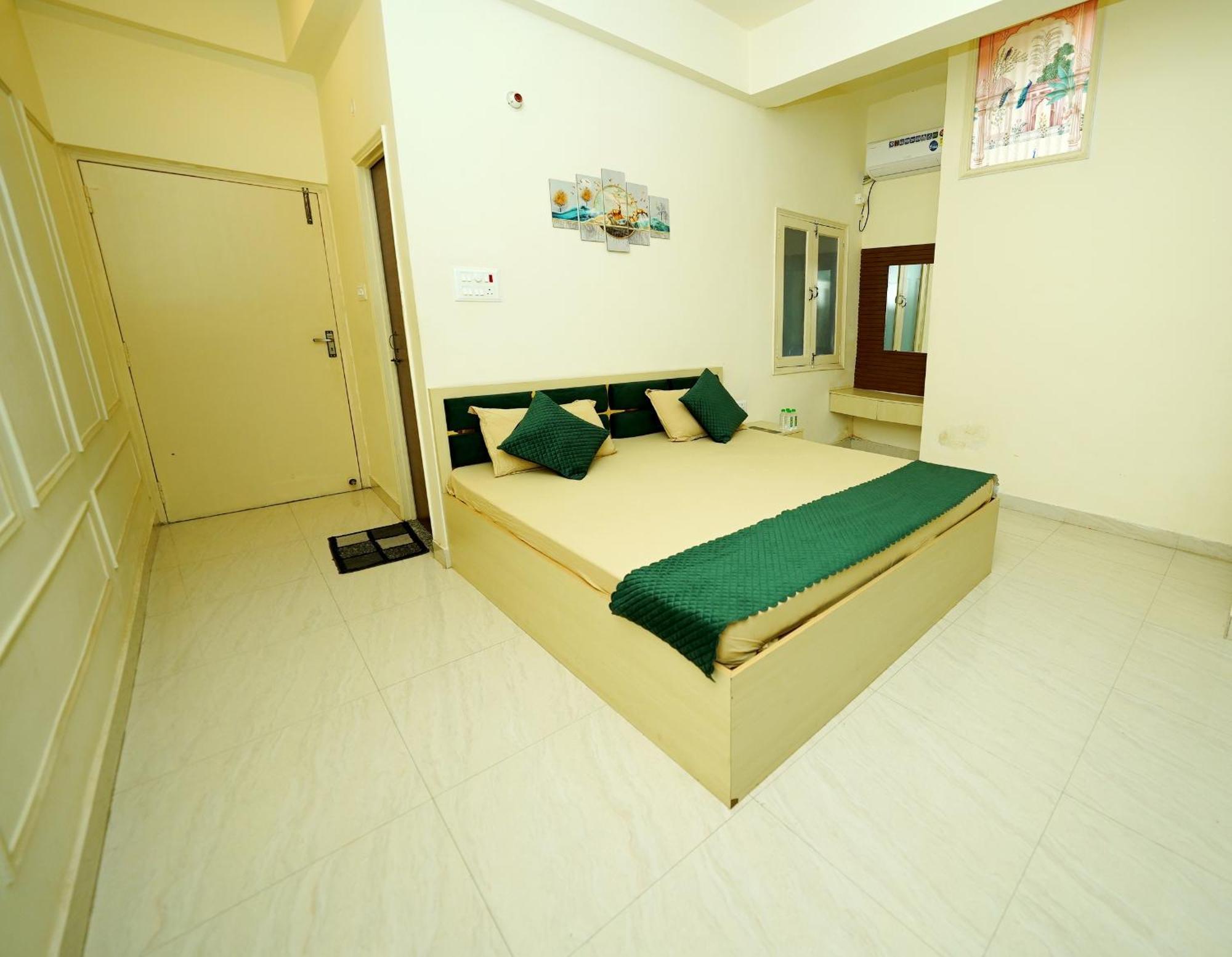 Hostel Golden Lotus Kashi *