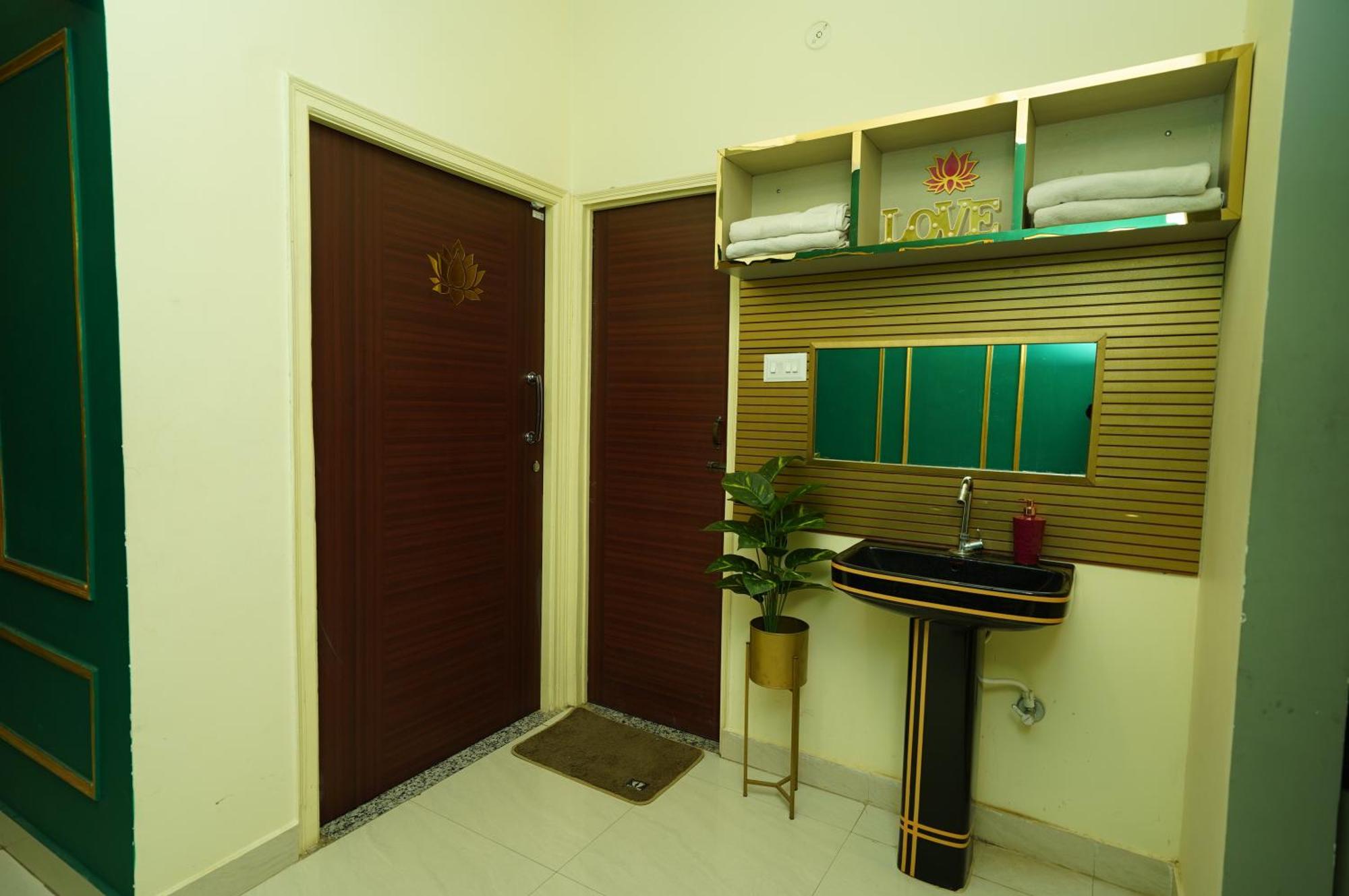 Hostel Golden Lotus Kashi *